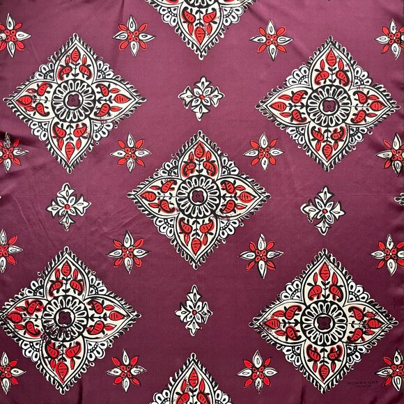 NWT Burberry Scarf Lucky Alhambra Flower Silk Wrap - Picture 2 of 16